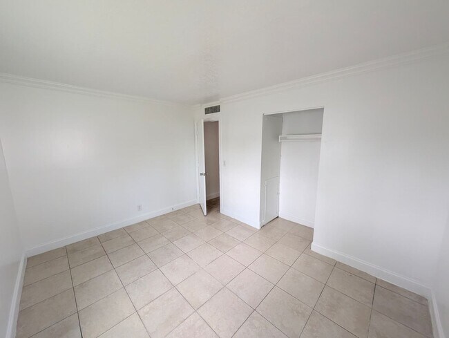 Building Photo - 817 Lighthouse Dr