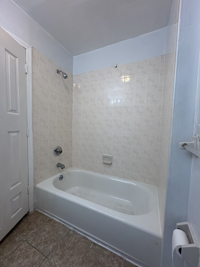 Building Photo - 413 Georges Pl