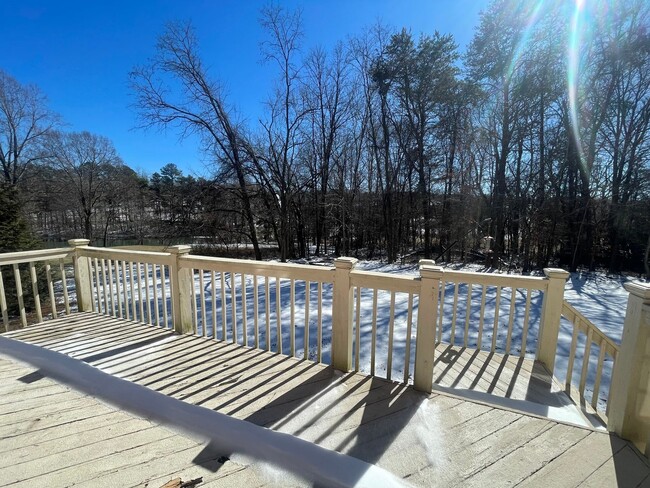 Building Photo - Gorgeous Home in Forest w/2 Car Garage