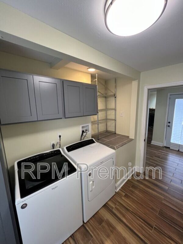 Building Photo - 1944 W Marsden Pl