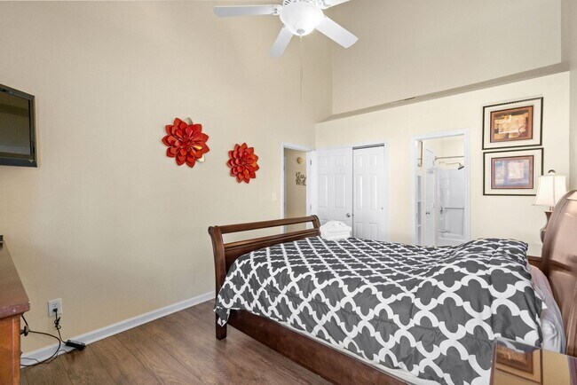 Building Photo - ***Free Utilities ** Seasonal Rental Available October 5 to Feb 1st  2026