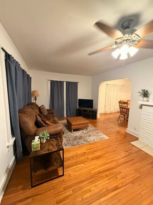 Building Photo - COMING SOON: 2 Bedroom Fully Furnished Short-Term Rental – Joplin, MO