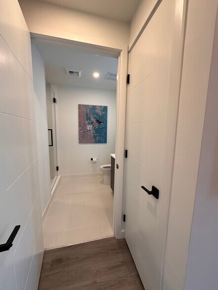 Building Photo - 264 NW 31st St