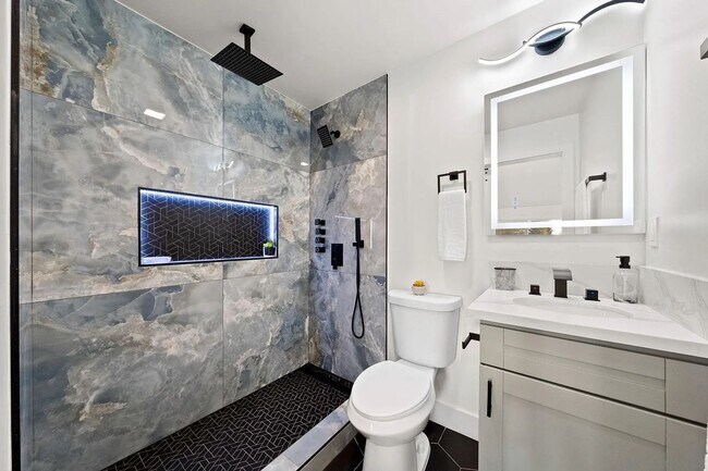 Building Photo - Beautifully Remodeled 3-Bed Home in Prime ...