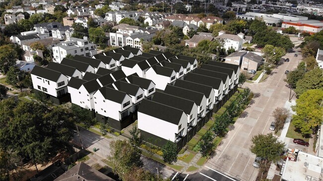 Building Photo - 1517 D Vermont St