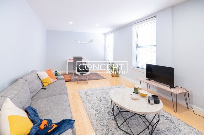 Building Photo - 1661 Washington St