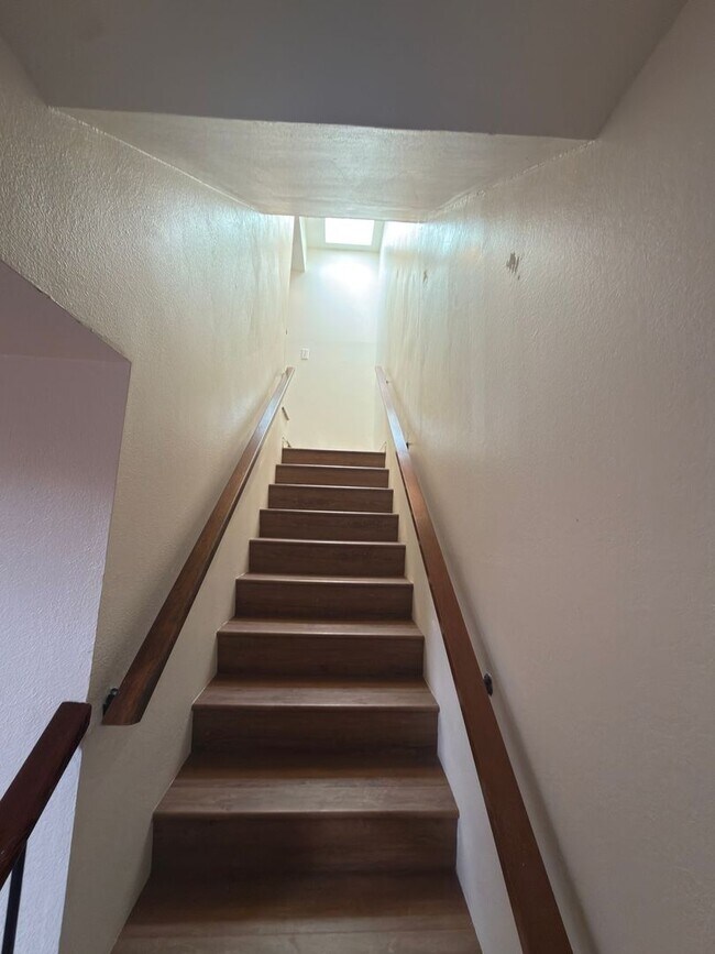 Building Photo - DESIRABLE TWO BEDROOM TWO BATH HOME IN STUDIO CITY