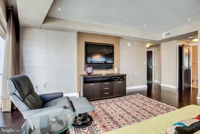 Building Photo - 1111 19th St N