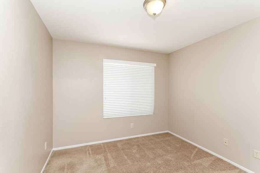 Building Photo - 131 Monteen Dr