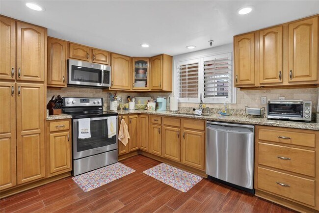 Building Photo - 1166 Carmel Cir