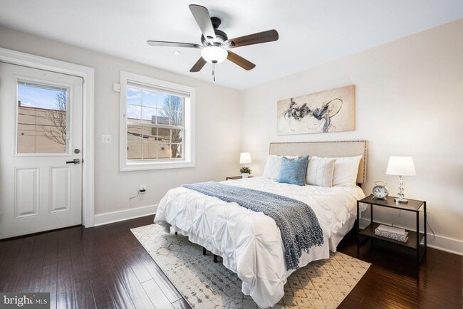 Building Photo - 1259 16th St NE