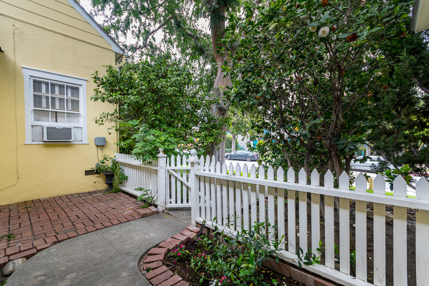 Building Photo - 1103 Graynold Ave