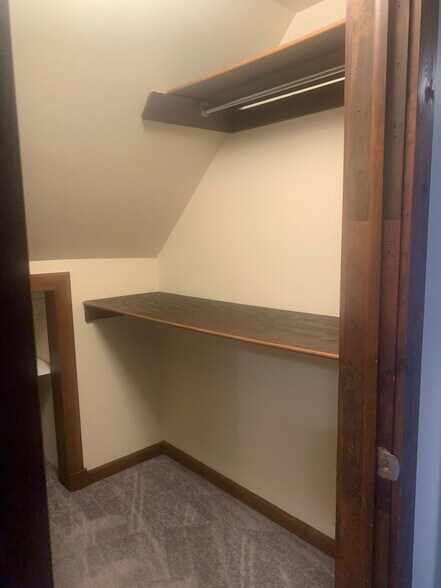 Walk-In Closet - 219 E End Ave
