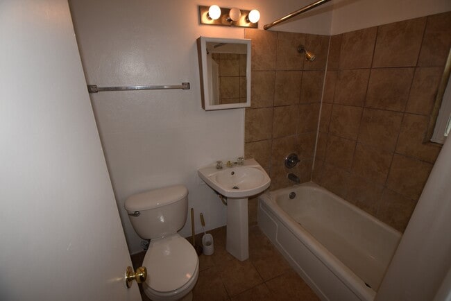 Building Photo - 1133 Valley Manor Ct
