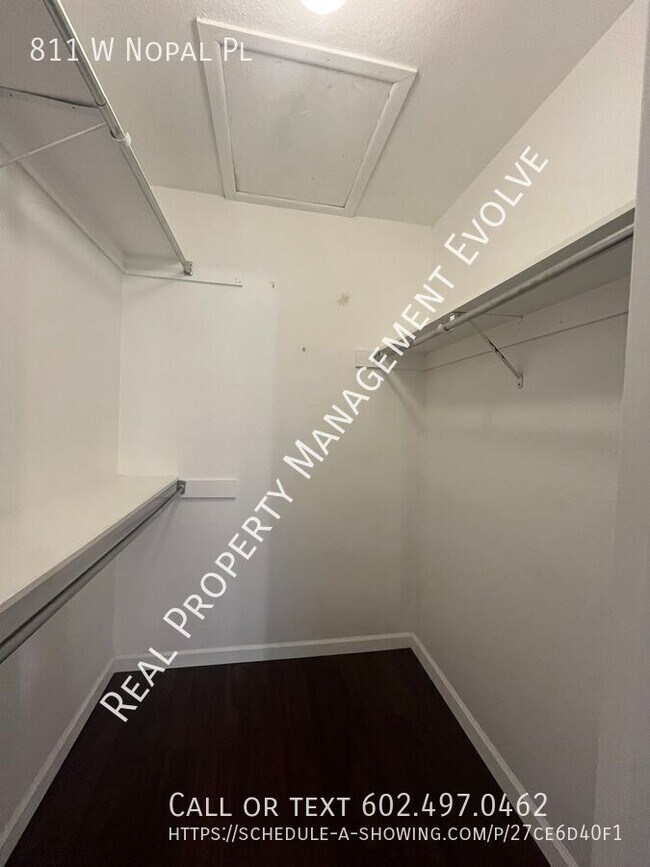 Building Photo - 811 W Nopal Pl
