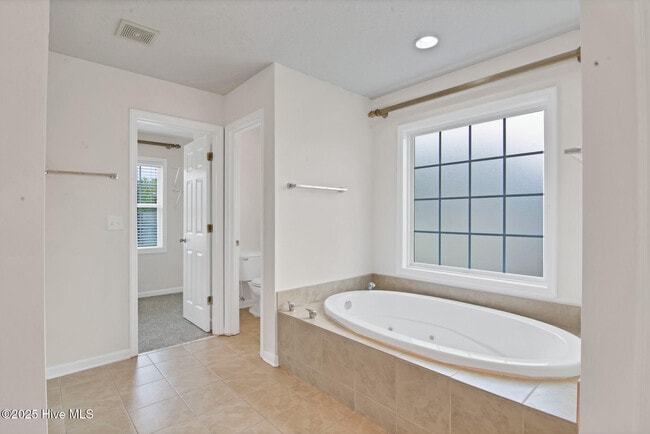 Building Photo - 817 Willbrook Cir