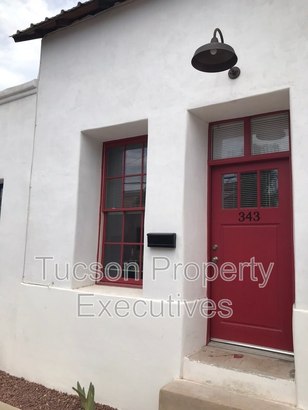 Building Photo - 343 S Convent Ave