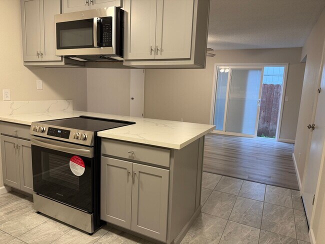 Building Photo - 5419 E Knoll Dr