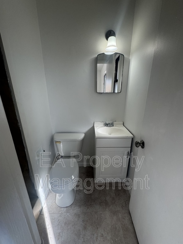 Building Photo - 10017 Los Arboles Ave NE