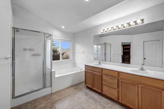 Building Photo - Enjoy this Spectacular Parklike backyard with Landscaping Included in Rent