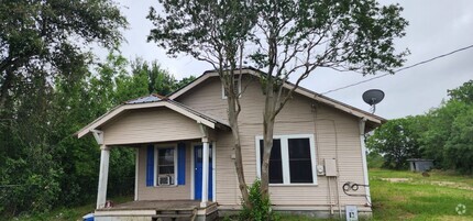 Building Photo - House + 0.5 acres for Lease In Manor