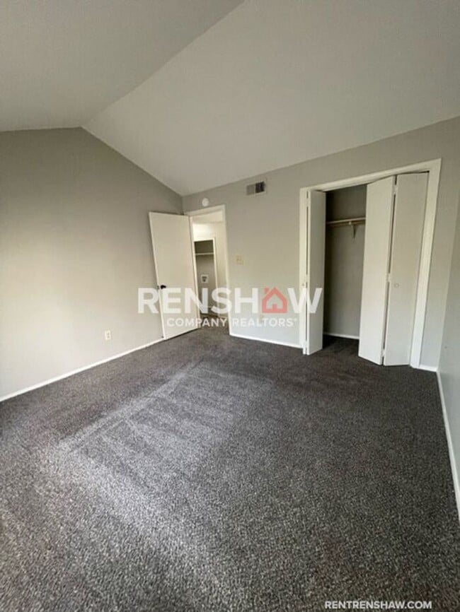 Building Photo - Unique 3 Bed / 2.5 Bath Condo - Move in Re...