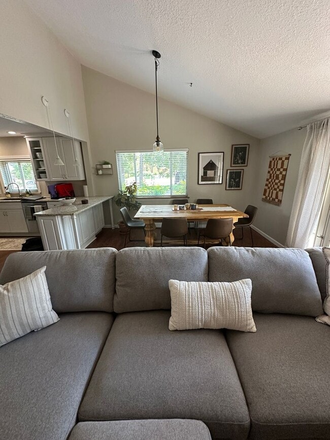 Building Photo - 2807 Benton St.