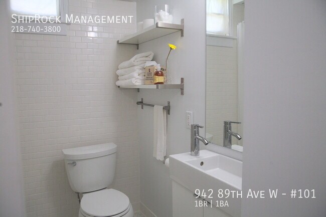 Building Photo - 942 89th Ave W