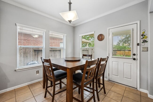 Building Photo - 8522 E Highlands Crossing