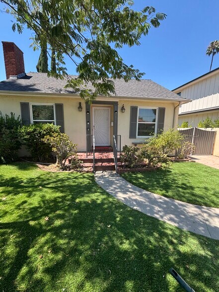 Primary Photo - 5071 Enfield Ave