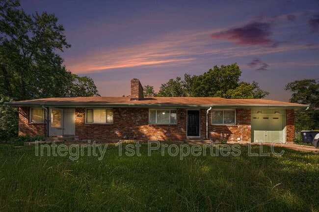 Primary Photo - 4200 N Askew Ave