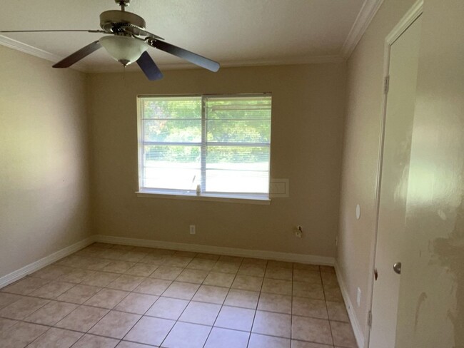 Building Photo - 2407 Buttercup Cir