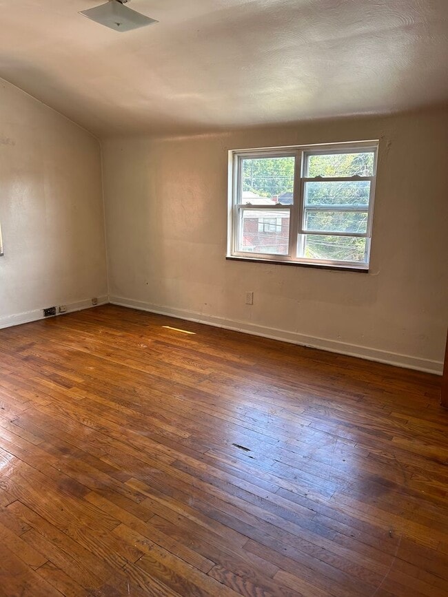 Building Photo - 1403 Woodlawn Ave