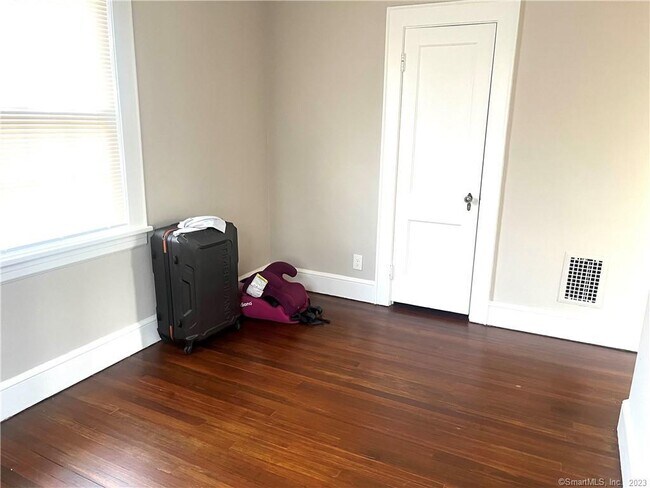 Building Photo - 231 Nichols Ave