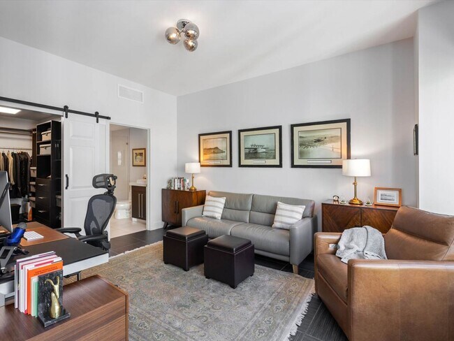 Building Photo - Large Corner Unit at STAR TOWER!