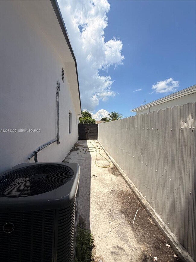 Building Photo - 3680 NW 16th St