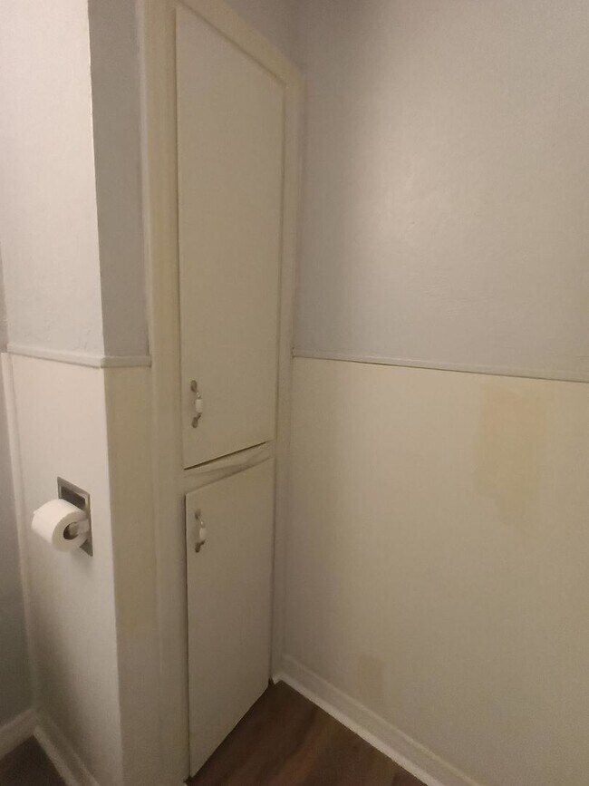 Building Photo - New Remodel- HOLIDAY SPECIAL- FIRST FULL M...