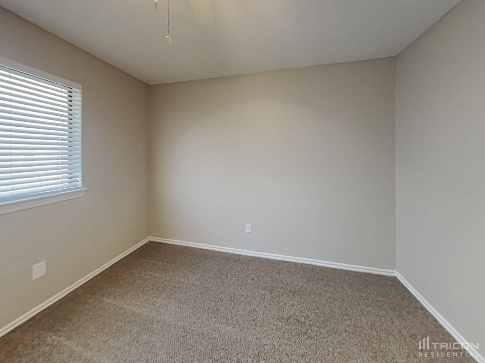 Building Photo - 653 Edgewood Dr