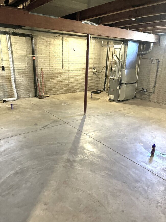 Building Photo - 248 Gordon