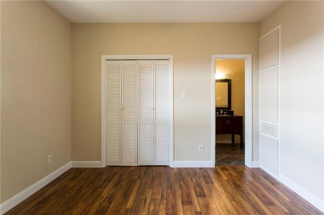 Building Photo - Great Two bedroom One Bath