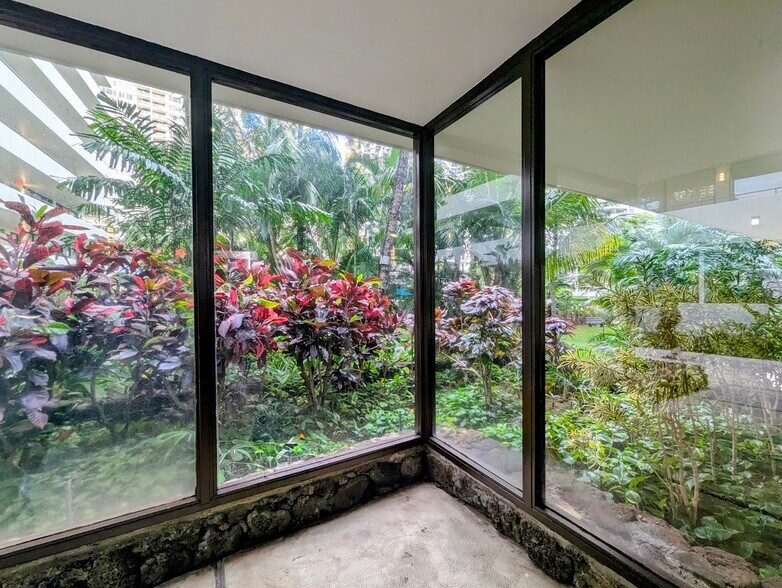 Building Photo - 425 Ena Rd