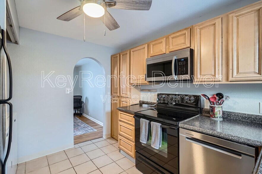 Building Photo - 5280 W 24th Ave