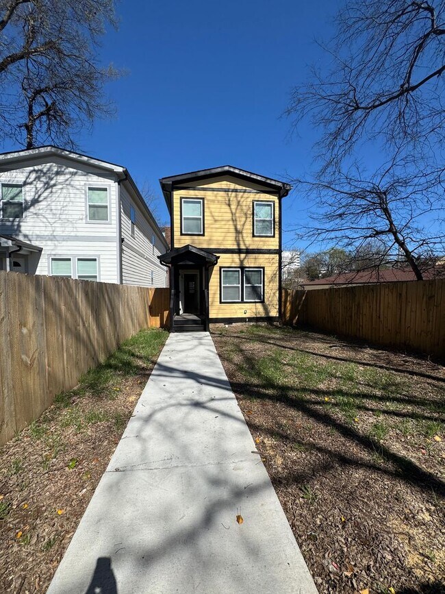 Building Photo - New 3 bed, 3.5 bath home across the Street from Meharry.  Modern upgraded kitchen and bathrooms. ...