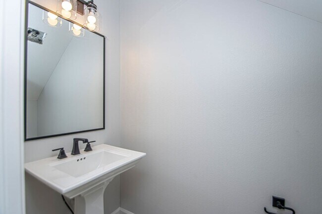 Building Photo - 302 Kanis Ridge Dr