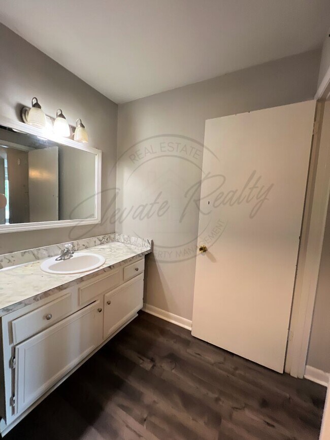 Building Photo - One Bedroom Condo, FIRST FLOOR, Assigned P...