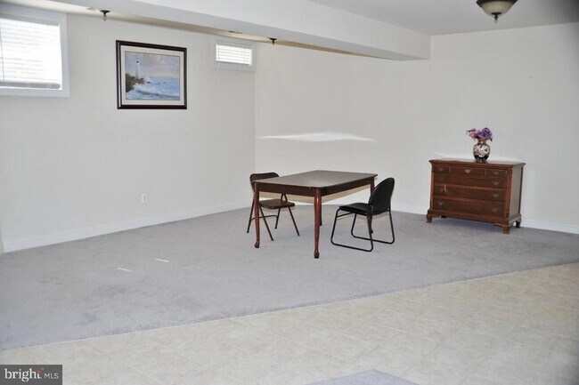 Building Photo - 7582 Venture Dr