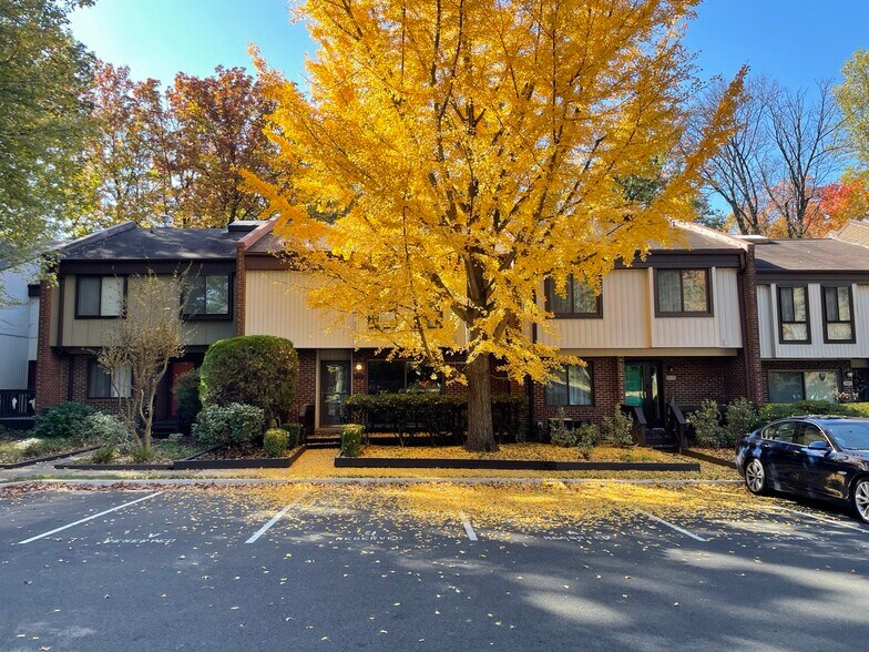 Primary Photo - 2143 Colts Neck Ct