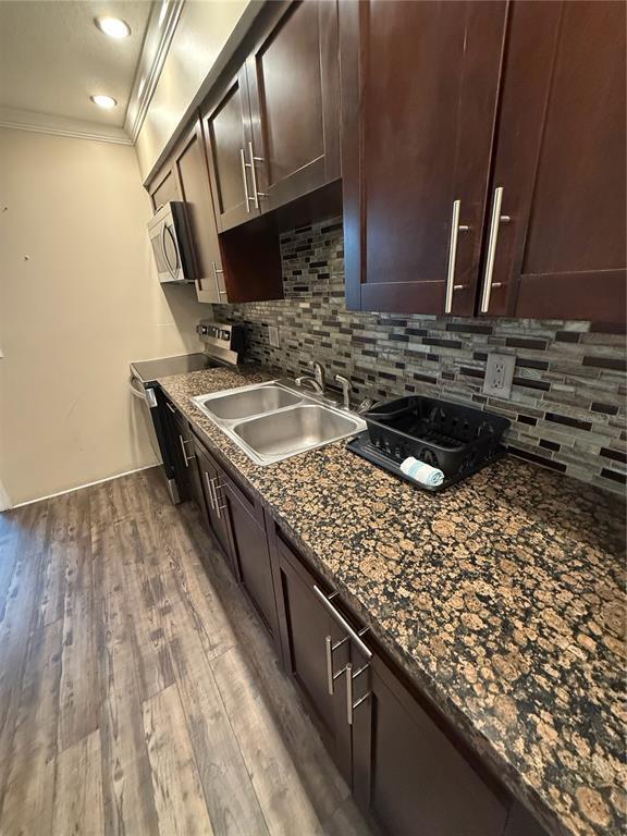 Building Photo - 447 6th Ave NE