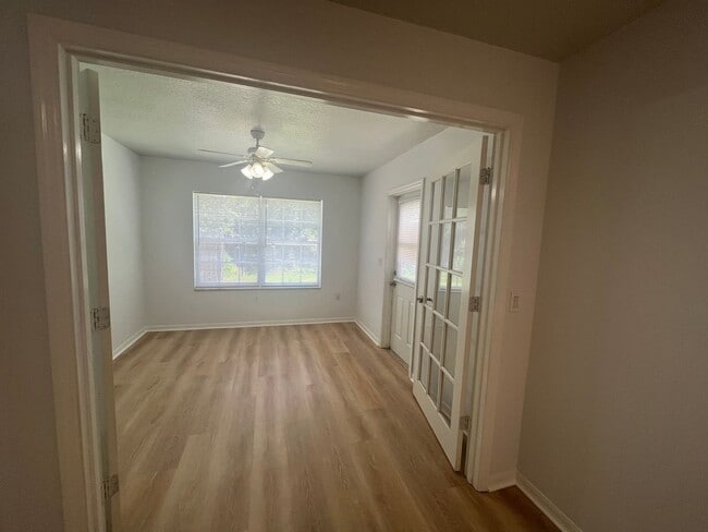 Building Photo - 38A Lindsay Dr