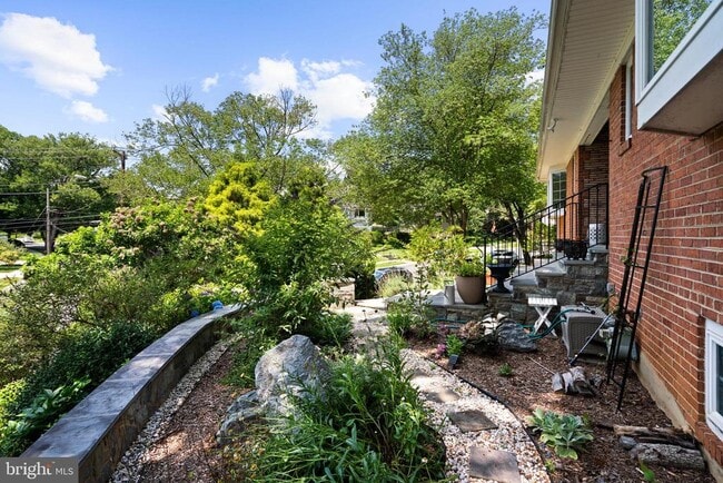 Building Photo - 5201 Brookeway Dr
